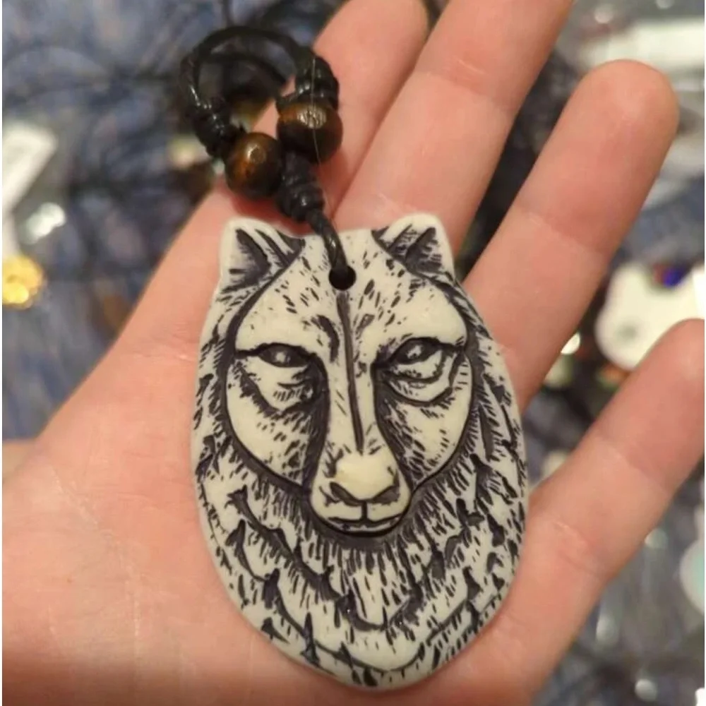 New Unisex Handmade Bohemian Hawaiian Tribal Wolf Amulet Wood & Resin Necklace